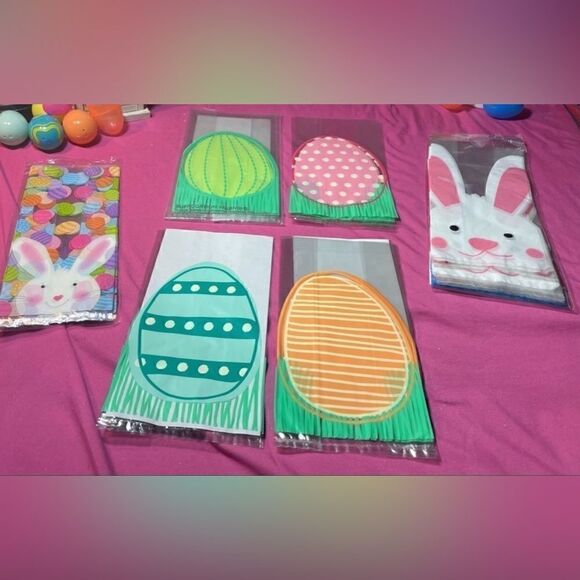 30+ NEW Adorable Easter Treat Cellophane Bags with Ties NWOT - Picture 1 of 12